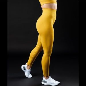 ALPHALETE Amplify Leggings